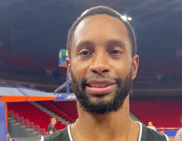 爱游戏体育-弗格：上一场比赛我们自己出了问题；生日愿望是今晚拿下广州