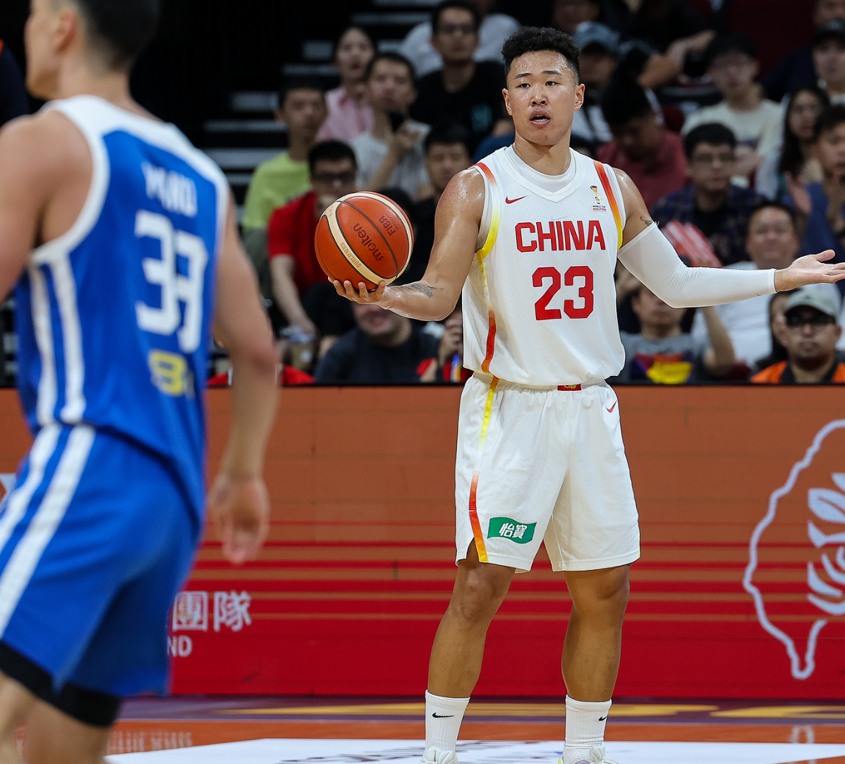爱游戏APP-中国男篮晋级形势：逆转11分取连胜稳住前三 7月再胜一场锁出线