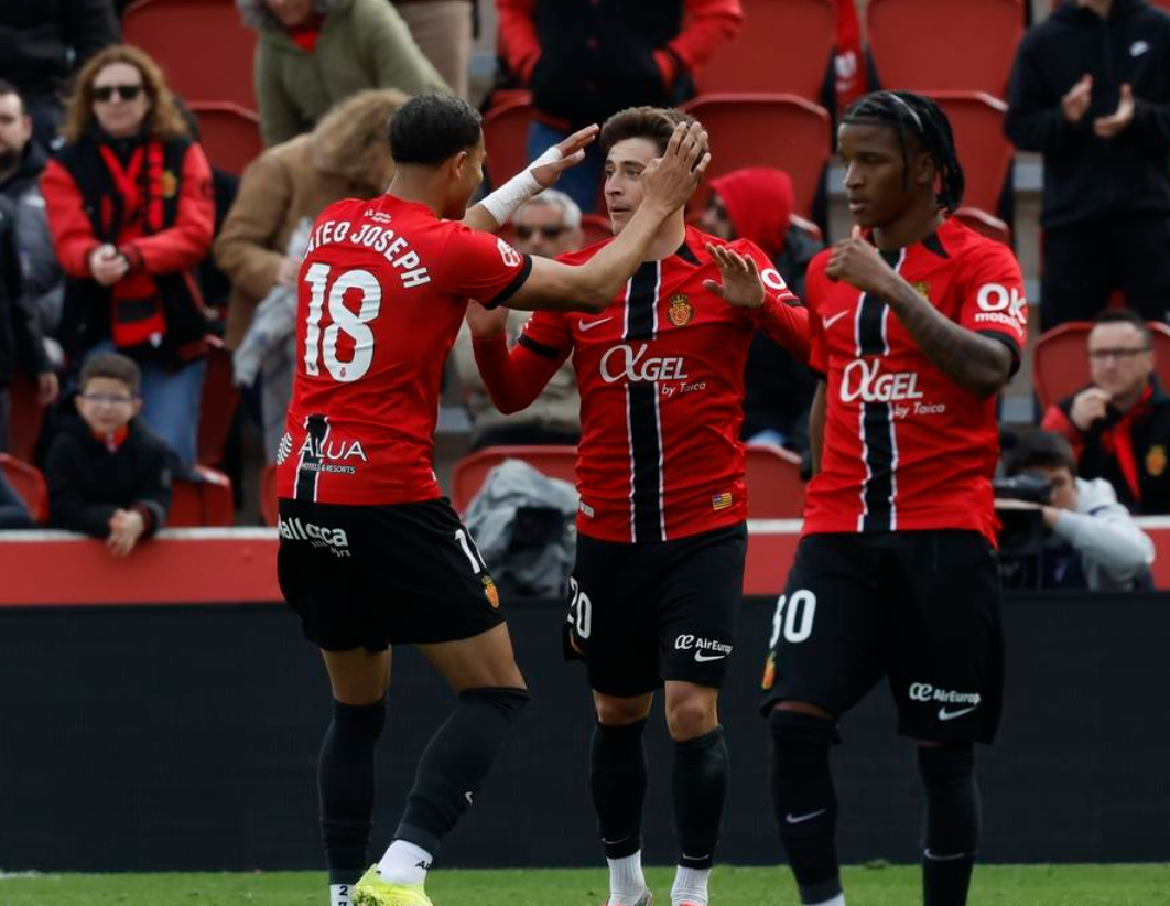 爱游戏APP-西甲最新积分战报：前2相差4分，巴萨压制皇马，西班牙人惨遭逆转