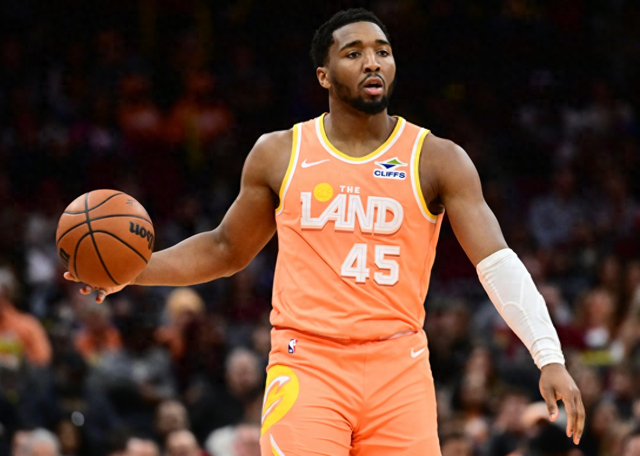 爱游戏APP-17届之光！米切尔砍下15000分，同届塔图姆福克斯热巴多少分？|阿德巴约|多诺万-米切尔|克利夫兰骑士队|达拉斯独行侠队|巴姆-阿德巴约_新浪体育_新浪新闻